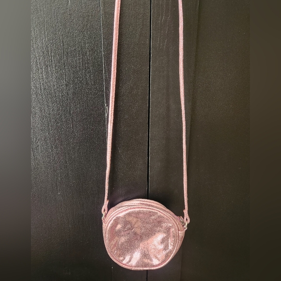 No Boundaries circle crossbody in blush - Picture 2 of 8